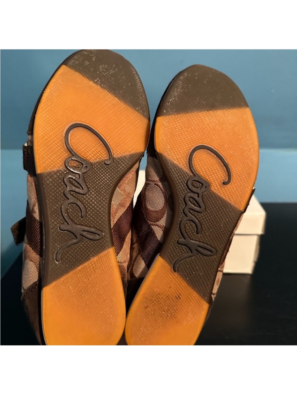 Coach monogram, Patterned Sneakers Size 8M Velcro latches - Picture 9 of 9